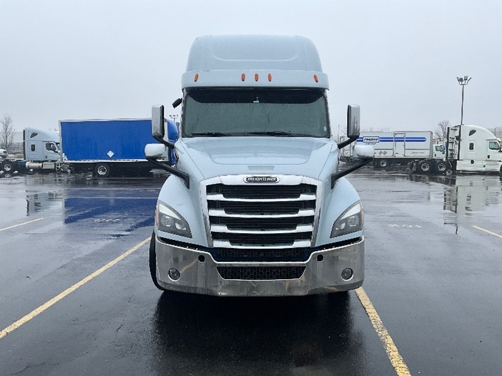 Sleeper Tractor-Heavy Duty Tractors-Freightliner-2020-T12664ST-Cambridge-ON-711,552\n\t\tkm-$ 72,000 - Image 2