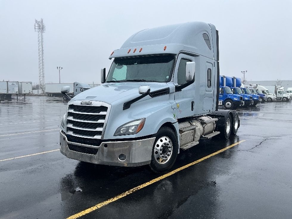Sleeper Tractor-Heavy Duty Tractors-Freightliner-2020-T12664ST-Cambridge-ON-711,552\n\t\tkm-$ 72,000 - Image 3