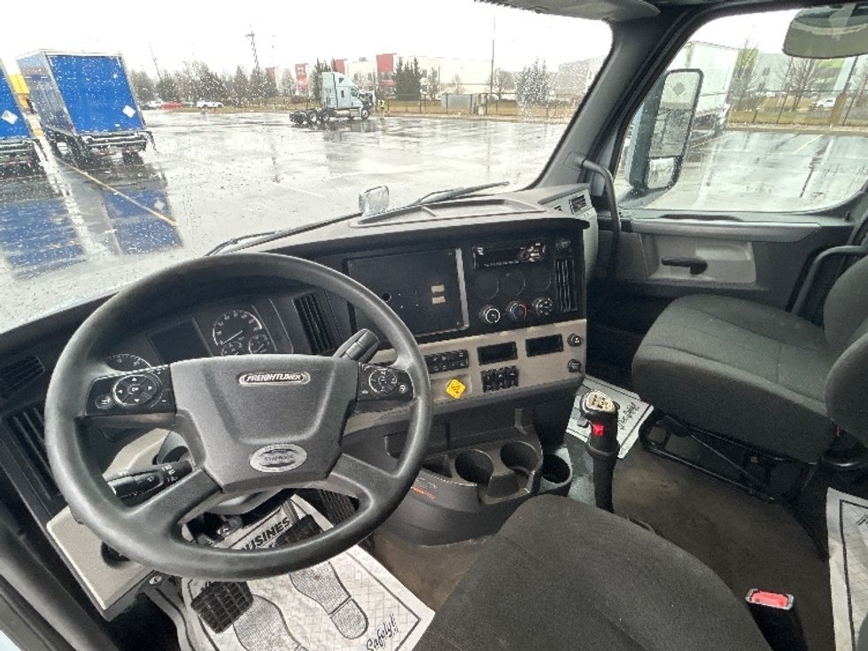 Sleeper Tractor-Heavy Duty Tractors-Freightliner-2020-T12664ST-Cambridge-ON-733,705\n\t\tkm-$ 70,250 - Image 10