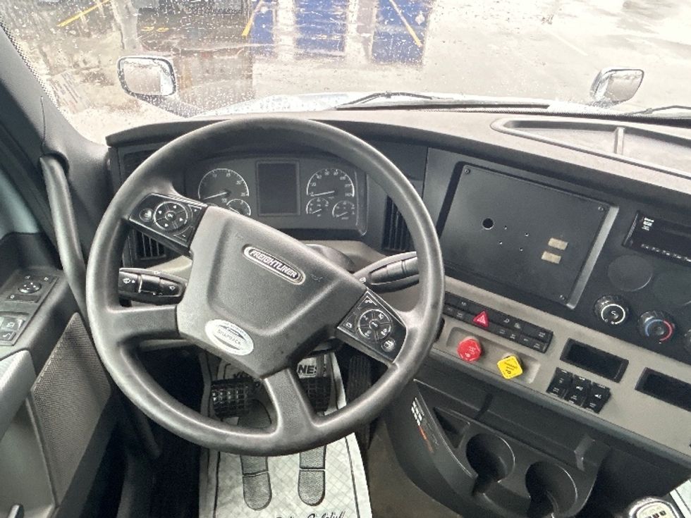 Sleeper Tractor-Heavy Duty Tractors-Freightliner-2020-T12664ST-Cambridge-ON-733,705\n\t\tkm-$ 70,250 - Image 11