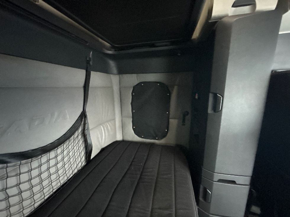 Sleeper Tractor-Heavy Duty Tractors-Freightliner-2020-T12664ST-Cambridge-ON-733,705\n\t\tkm-$ 70,250 - Image 18