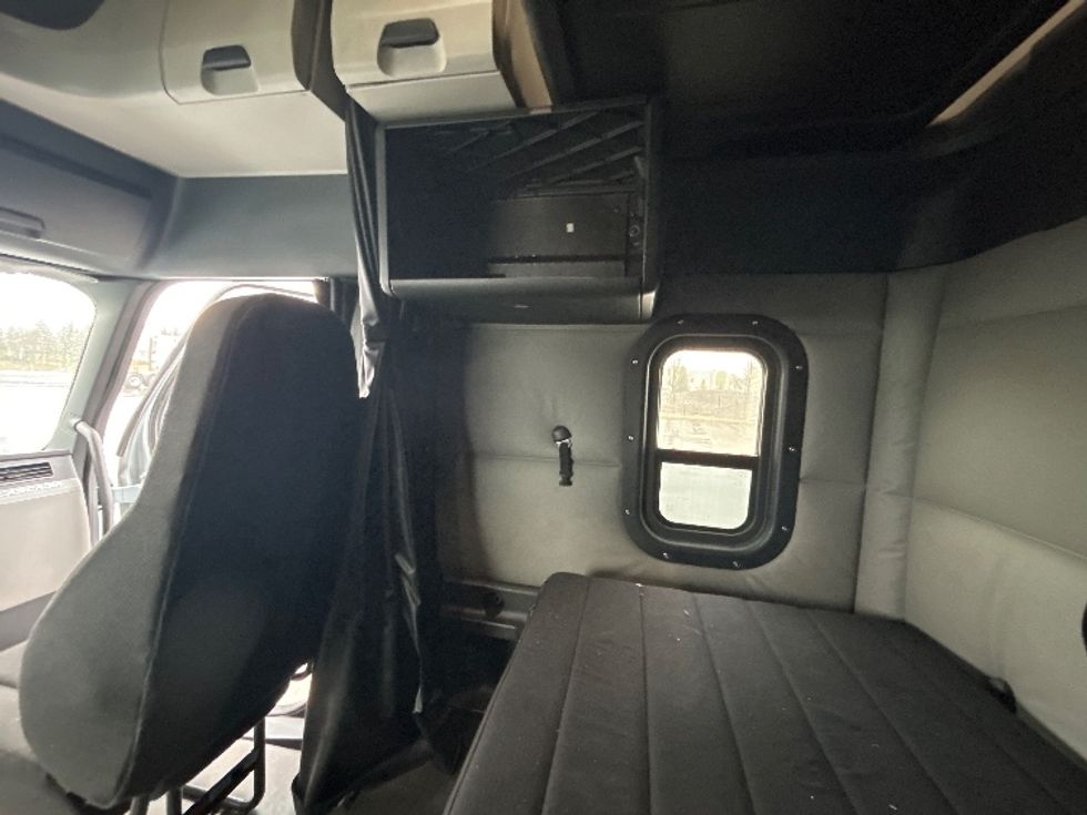 Sleeper Tractor-Heavy Duty Tractors-Freightliner-2020-T12664ST-Cambridge-ON-733,705\n\t\tkm-$ 70,250 - Image 19