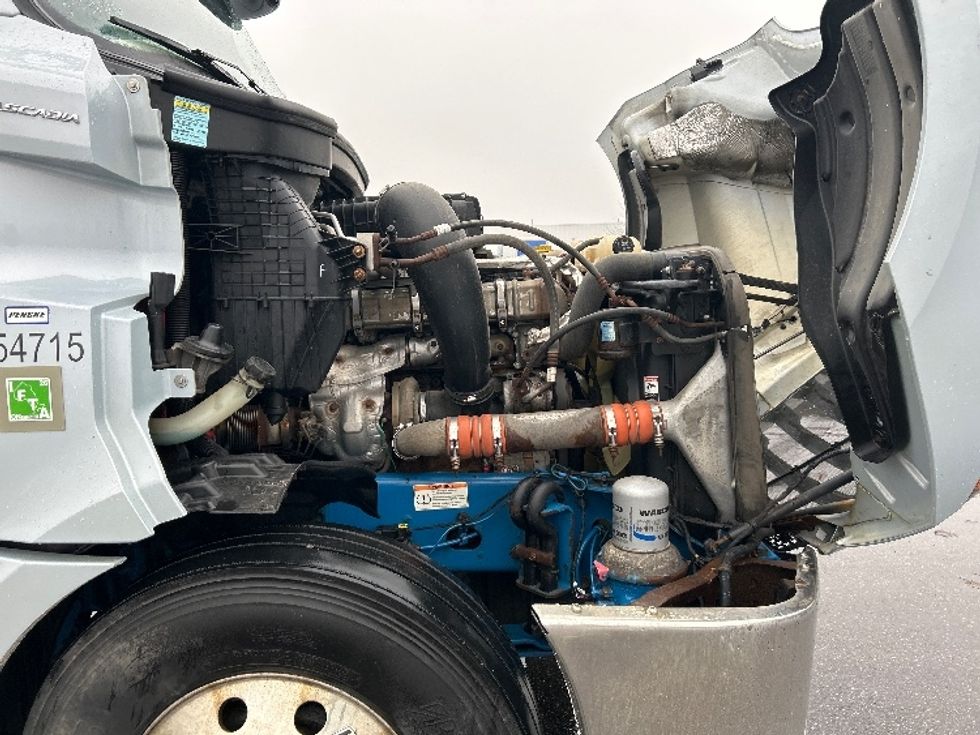 Sleeper Tractor-Heavy Duty Tractors-Freightliner-2020-T12664ST-Cambridge-ON-733,705\n\t\tkm-$ 70,250 - Image 20