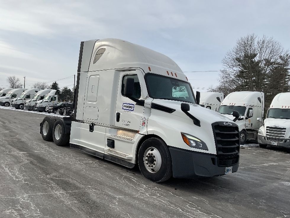 Sleeper Tractor-Heavy Duty Tractors-Freightliner-2020-T12664ST-Canton-OH-526,703\n\t\tmiles-$ 72,750 - Image 1
