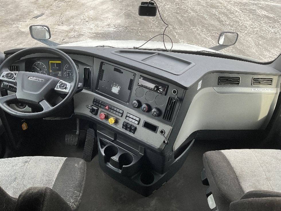 Sleeper Tractor-Heavy Duty Tractors-Freightliner-2020-T12664ST-Canton-OH-526,703\n\t\tmiles-$ 72,750 - Image 11