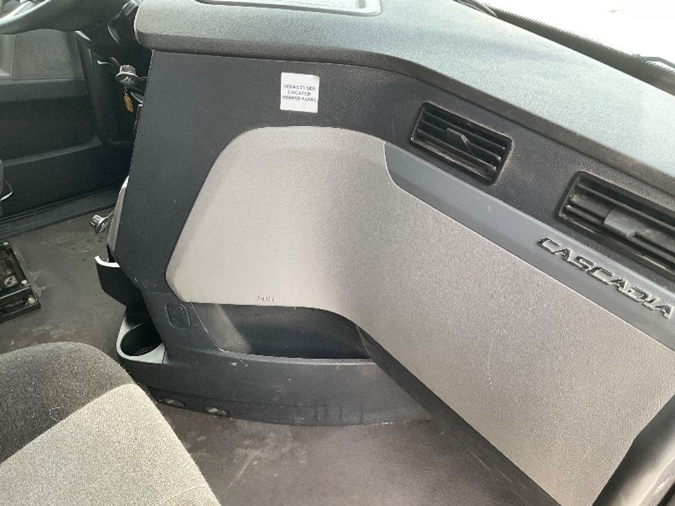 Sleeper Tractor-Heavy Duty Tractors-Freightliner-2020-T12664ST-Canton-OH-526,703\n\t\tmiles-$ 72,750 - Image 14