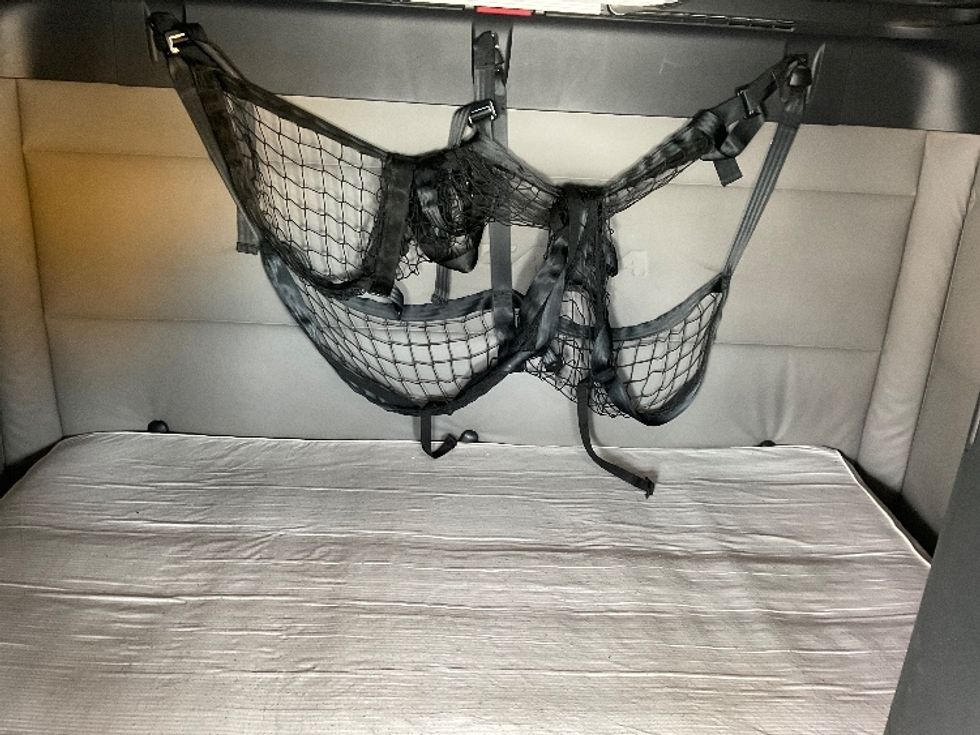 Sleeper Tractor-Heavy Duty Tractors-Freightliner-2020-T12664ST-Canton-OH-526,703\n\t\tmiles-$ 72,750 - Image 15