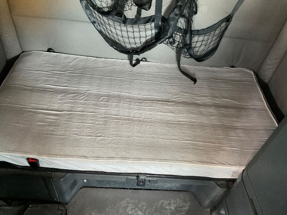 Sleeper Tractor-Heavy Duty Tractors-Freightliner-2020-T12664ST-Canton-OH-526,703\n\t\tmiles-$ 72,750 - Image 16