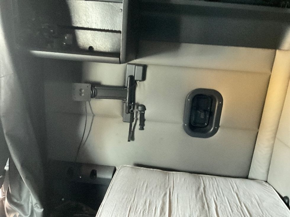Sleeper Tractor-Heavy Duty Tractors-Freightliner-2020-T12664ST-Canton-OH-526,703\n\t\tmiles-$ 72,750 - Image 18