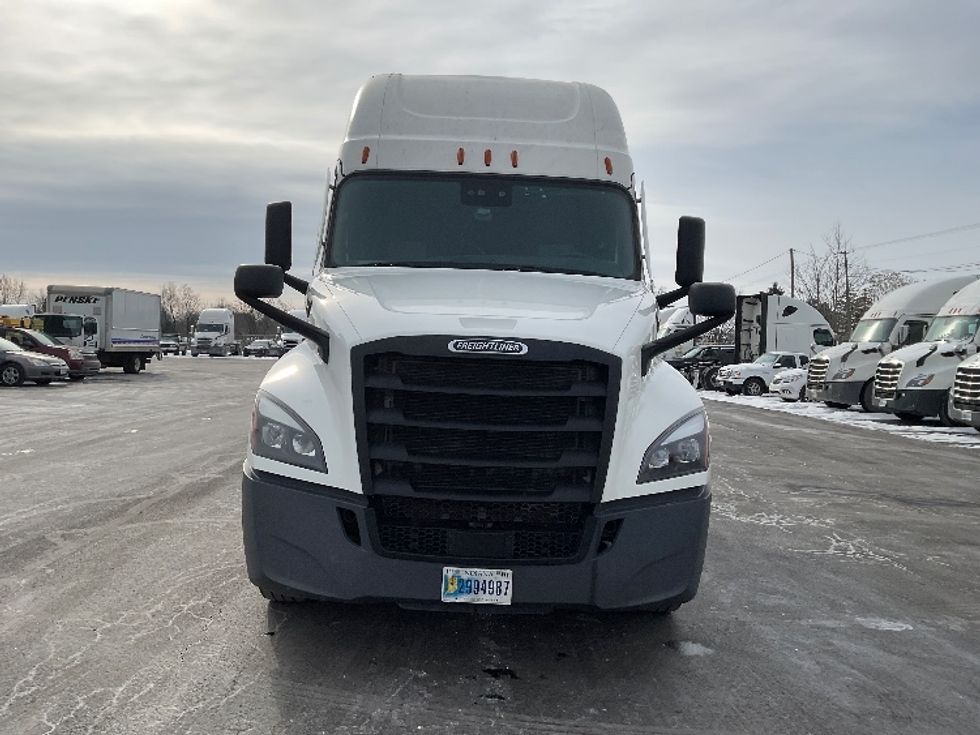 Sleeper Tractor-Heavy Duty Tractors-Freightliner-2020-T12664ST-Canton-OH-526,703\n\t\tmiles-$ 72,750 - Image 2
