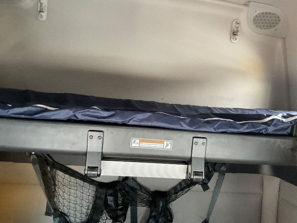 Sleeper Tractor-Heavy Duty Tractors-Freightliner-2020-T12664ST-Canton-OH-526,703\n\t\tmiles-$ 72,750 - Image 22