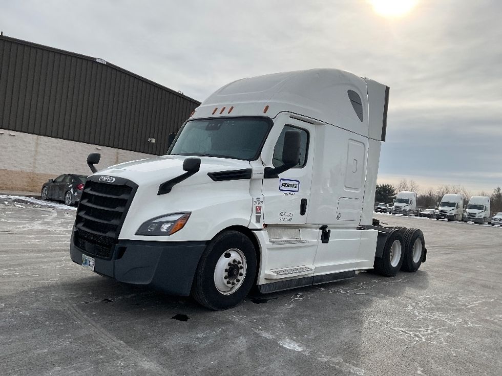 Sleeper Tractor-Heavy Duty Tractors-Freightliner-2020-T12664ST-Canton-OH-526,703\n\t\tmiles-$ 72,750 - Image 3