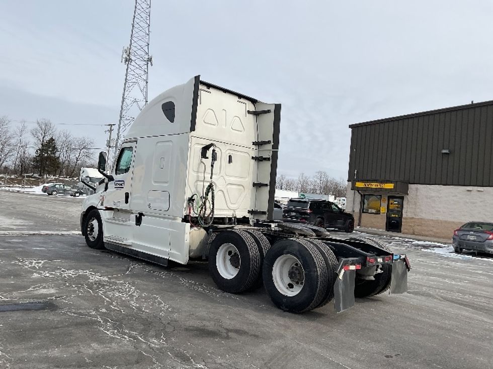 Sleeper Tractor-Heavy Duty Tractors-Freightliner-2020-T12664ST-Canton-OH-526,703\n\t\tmiles-$ 72,750 - Image 5