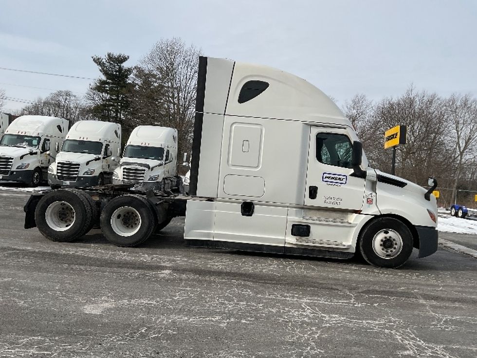 Sleeper Tractor-Heavy Duty Tractors-Freightliner-2020-T12664ST-Canton-OH-526,703\n\t\tmiles-$ 72,750 - Image 7