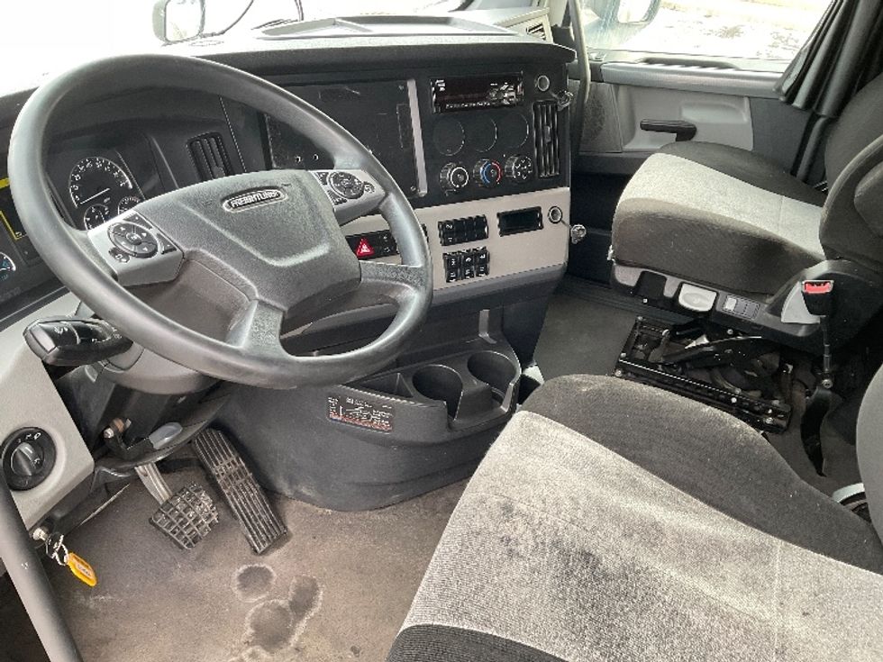 Sleeper Tractor-Heavy Duty Tractors-Freightliner-2020-T12664ST-Canton-OH-526,703\n\t\tmiles-$ 72,750 - Image 9