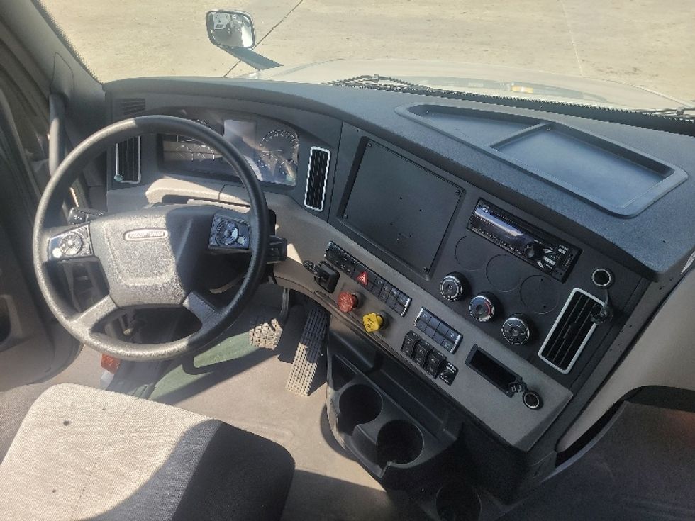 Sleeper Tractor-Heavy Duty Tractors-Freightliner-2020-T12664ST-Carrollton-TX-483,338\n\t\tmiles-$ 70,000 - Image 12