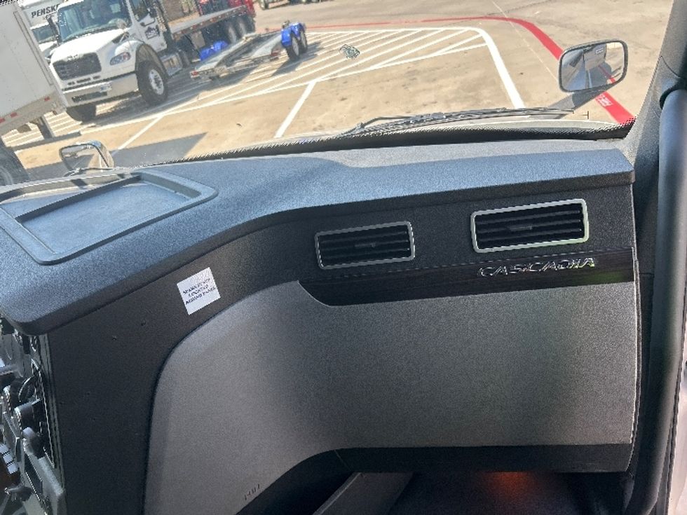 Sleeper Tractor-Heavy Duty Tractors-Freightliner-2020-T12664ST-Carrollton-TX-483,338\n\t\tmiles-$ 70,000 - Image 14