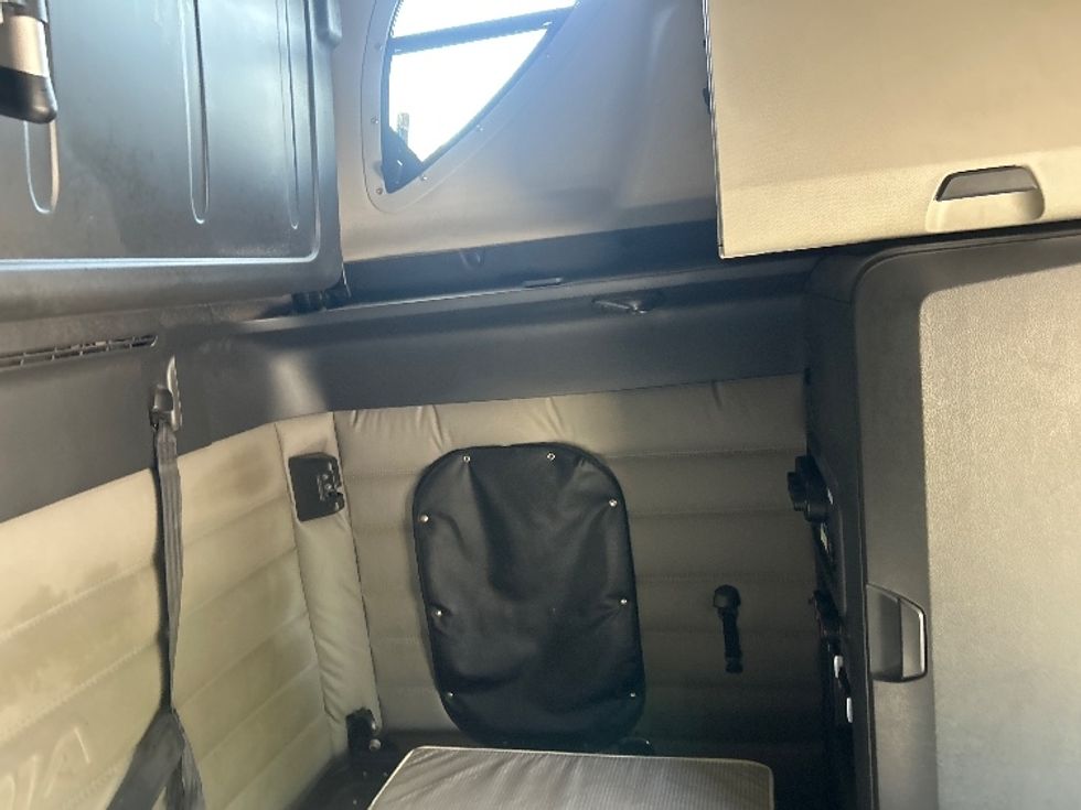 Sleeper Tractor-Heavy Duty Tractors-Freightliner-2020-T12664ST-Carrollton-TX-483,338\n\t\tmiles-$ 70,000 - Image 18