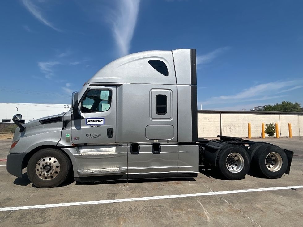 Sleeper Tractor-Heavy Duty Tractors-Freightliner-2020-T12664ST-Carrollton-TX-483,338\n\t\tmiles-$ 70,000 - Image 4