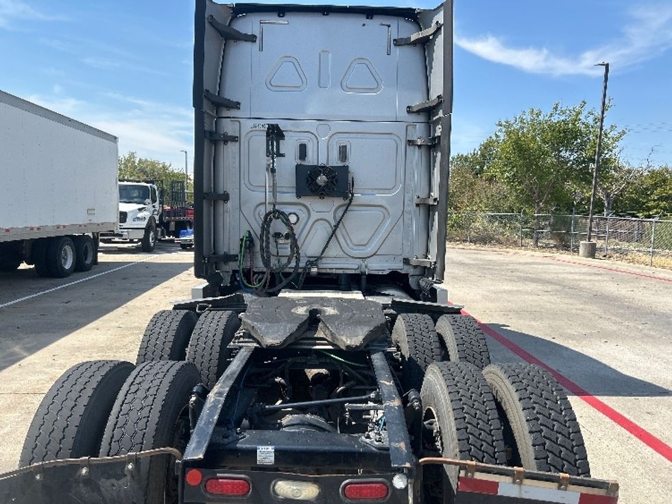 Sleeper Tractor-Heavy Duty Tractors-Freightliner-2020-T12664ST-Carrollton-TX-483,338\n\t\tmiles-$ 70,000 - Image 6