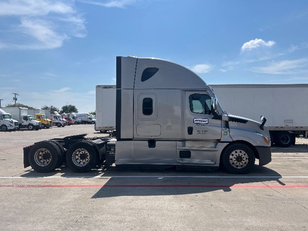 Sleeper Tractor-Heavy Duty Tractors-Freightliner-2020-T12664ST-Carrollton-TX-483,338\n\t\tmiles-$ 70,000 - Image 8