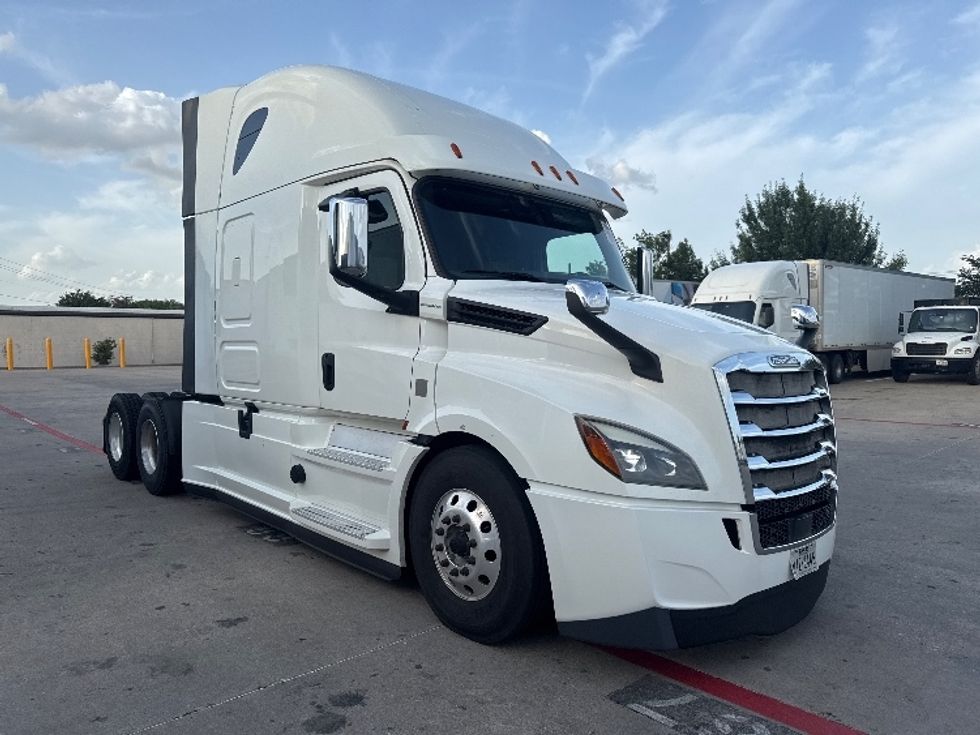 Sleeper Tractor-Heavy Duty Tractors-Freightliner-2020-T12664ST-Carrollton-TX-511,532\n\t\tmiles-$ 68,500 - Image 1