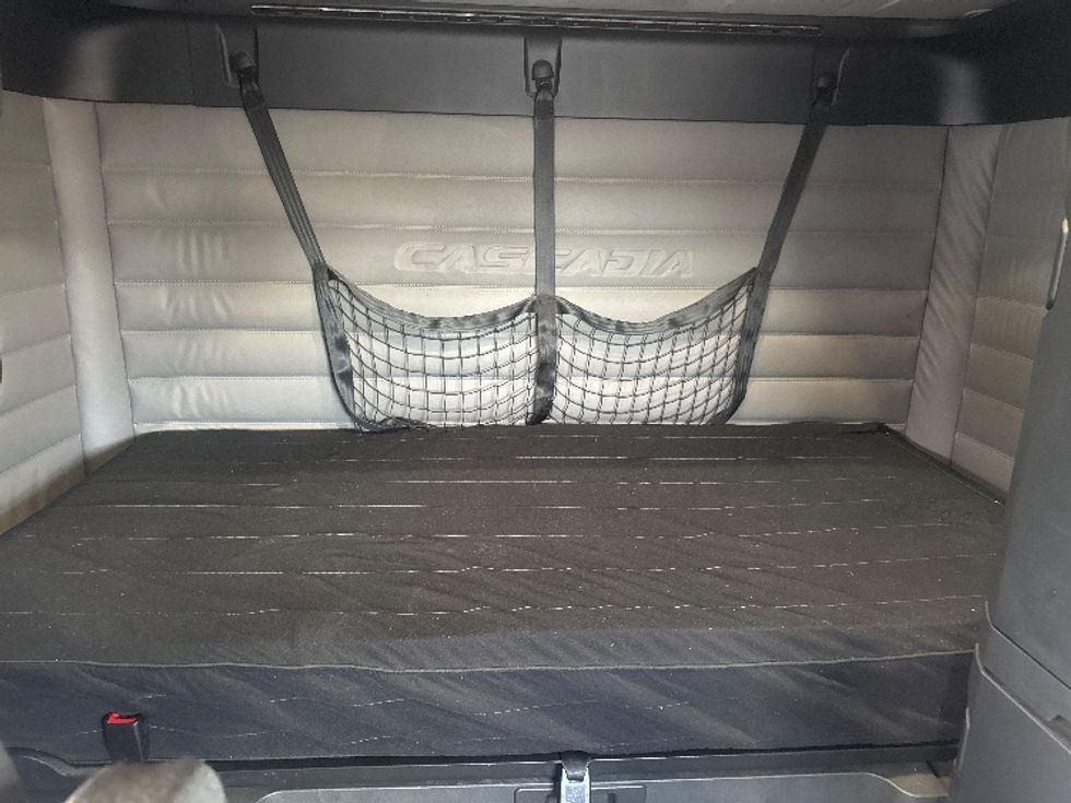 Sleeper Tractor-Heavy Duty Tractors-Freightliner-2020-T12664ST-Carrollton-TX-511,532\n\t\tmiles-$ 68,500 - Image 17