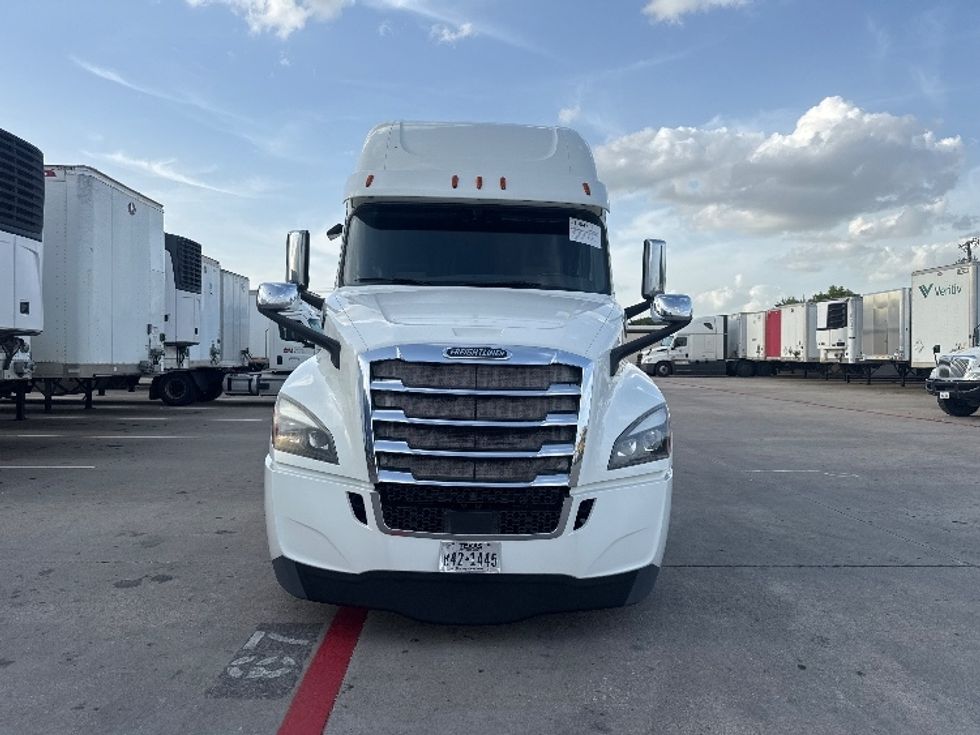 Sleeper Tractor-Heavy Duty Tractors-Freightliner-2020-T12664ST-Carrollton-TX-511,532\n\t\tmiles-$ 68,500 - Image 2