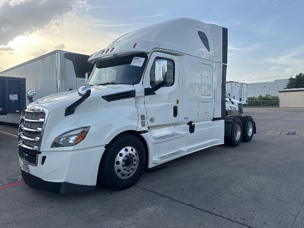 Sleeper Tractor-Heavy Duty Tractors-Freightliner-2020-T12664ST-Carrollton-TX-511,532\n\t\tmiles-$ 68,500 - Image 3