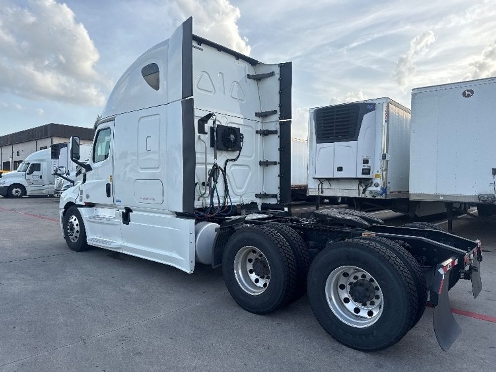 Sleeper Tractor-Heavy Duty Tractors-Freightliner-2020-T12664ST-Carrollton-TX-511,532\n\t\tmiles-$ 68,500 - Image 5