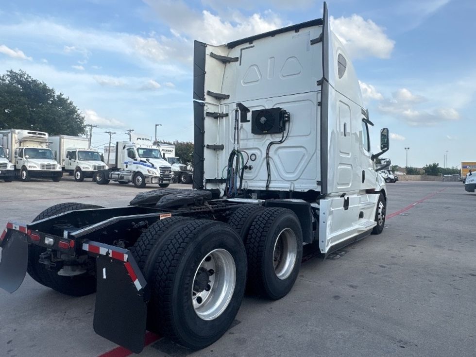 Sleeper Tractor-Heavy Duty Tractors-Freightliner-2020-T12664ST-Carrollton-TX-511,532\n\t\tmiles-$ 68,500 - Image 7