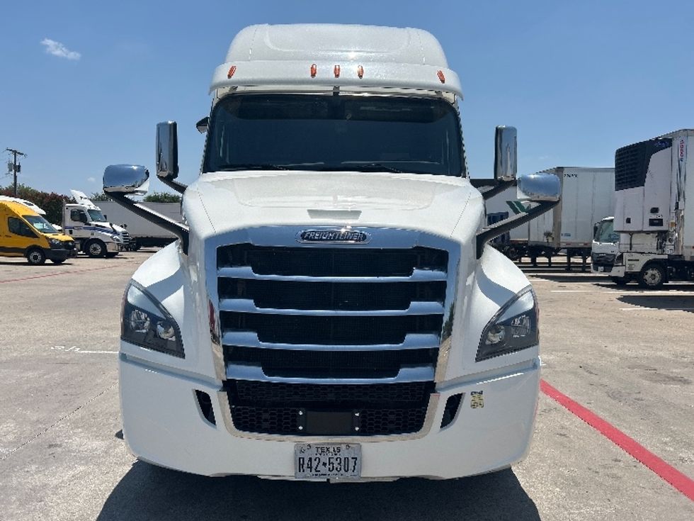 Sleeper Tractor-Heavy Duty Tractors-Freightliner-2020-T12664ST-Carrollton-TX-586,930\n\t\tmiles-$ 63,500 - Image 2