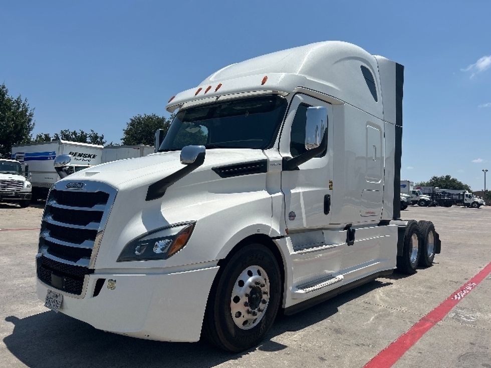Sleeper Tractor-Heavy Duty Tractors-Freightliner-2020-T12664ST-Carrollton-TX-586,930\n\t\tmiles-$ 63,500 - Image 3