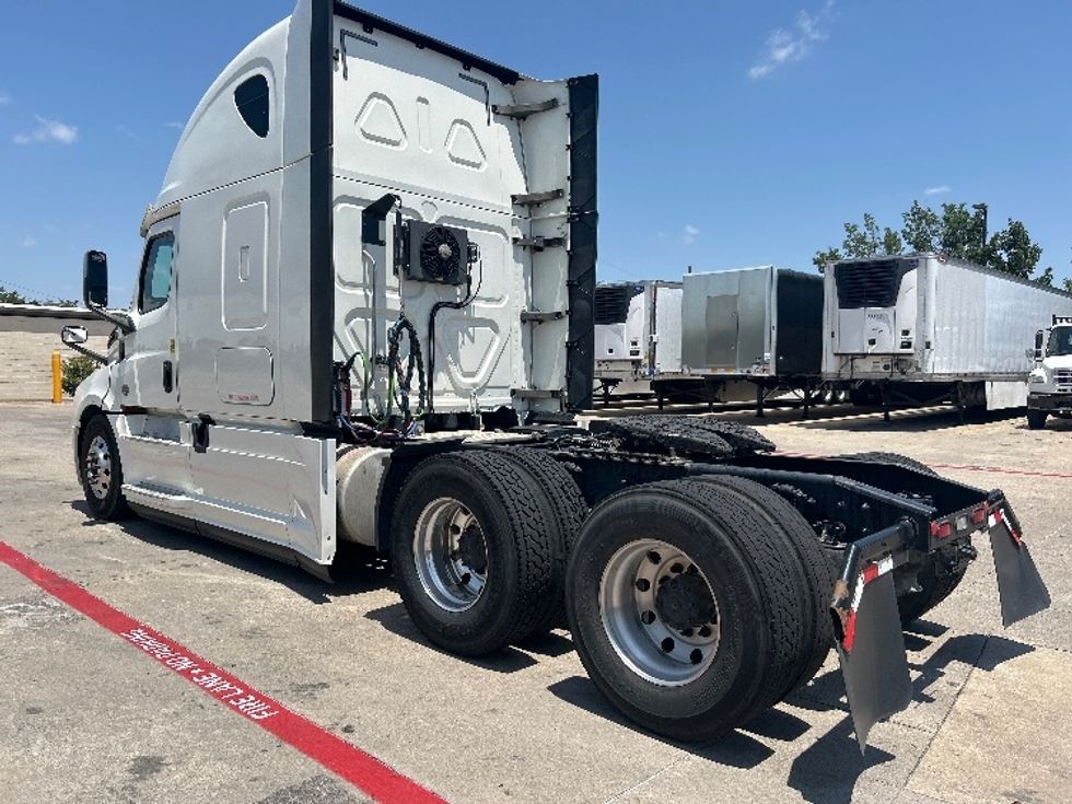 Sleeper Tractor-Heavy Duty Tractors-Freightliner-2020-T12664ST-Carrollton-TX-586,930\n\t\tmiles-$ 63,500 - Image 5