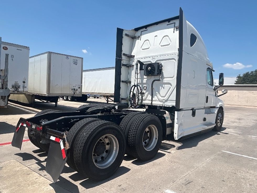Sleeper Tractor-Heavy Duty Tractors-Freightliner-2020-T12664ST-Carrollton-TX-586,930\n\t\tmiles-$ 63,500 - Image 7