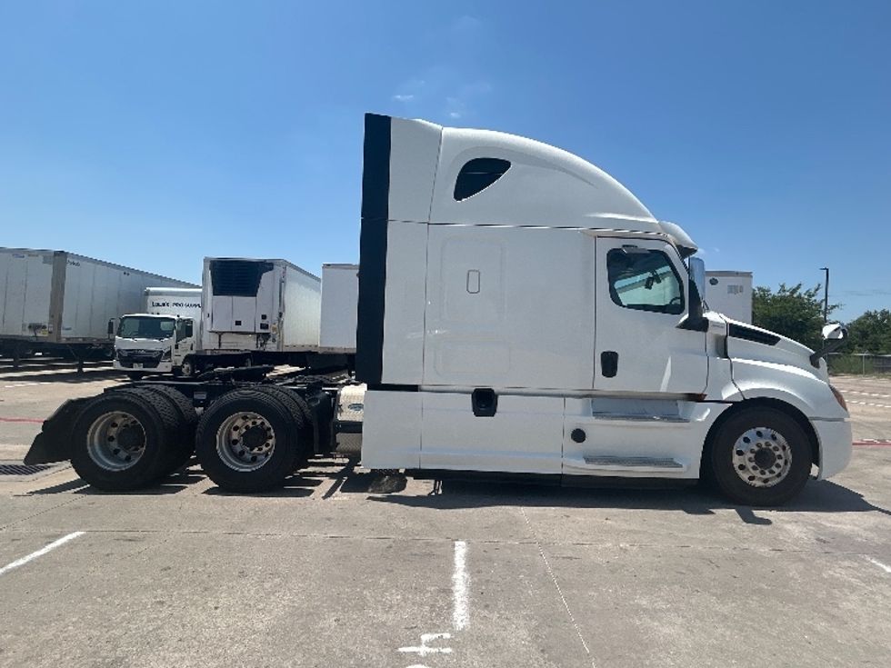 Sleeper Tractor-Heavy Duty Tractors-Freightliner-2020-T12664ST-Carrollton-TX-586,930\n\t\tmiles-$ 63,500 - Image 8