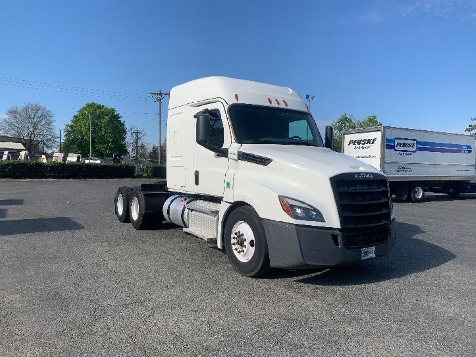 Sleeper Tractor-Heavy Duty Tractors-Freightliner-2020-T12664ST-Charlotte-NC-364,747\n\t\tmiles-$ 61,750 - Image 1