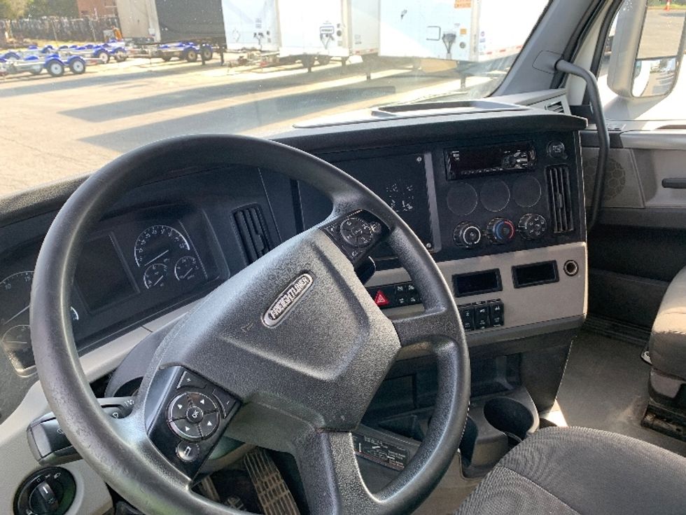 Sleeper Tractor-Heavy Duty Tractors-Freightliner-2020-T12664ST-Charlotte-NC-364,747\n\t\tmiles-$ 61,750 - Image 10