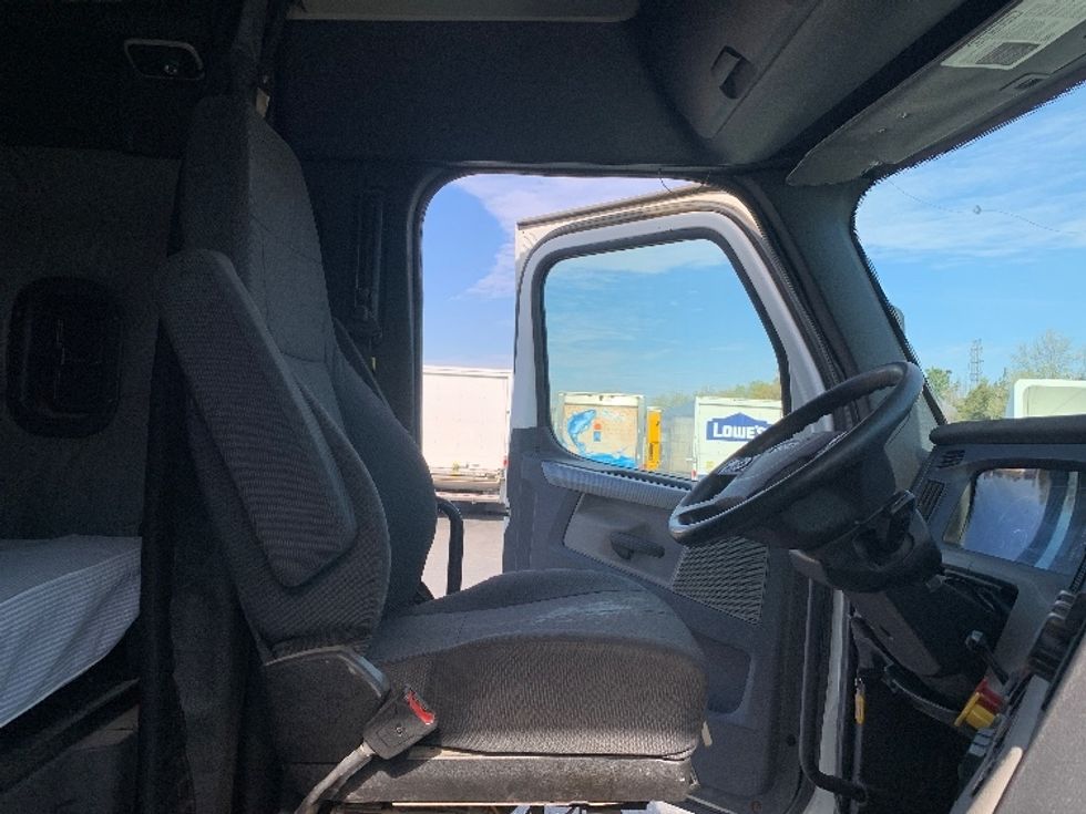 Sleeper Tractor-Heavy Duty Tractors-Freightliner-2020-T12664ST-Charlotte-NC-364,747\n\t\tmiles-$ 61,750 - Image 15