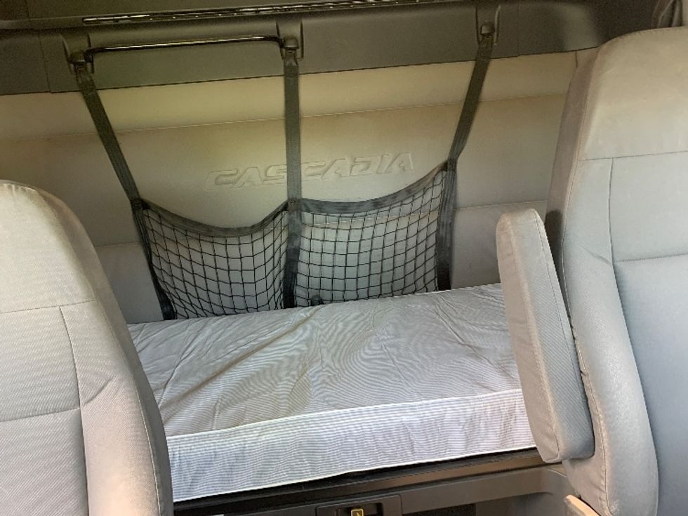 Sleeper Tractor-Heavy Duty Tractors-Freightliner-2020-T12664ST-Charlotte-NC-364,747\n\t\tmiles-$ 61,750 - Image 16