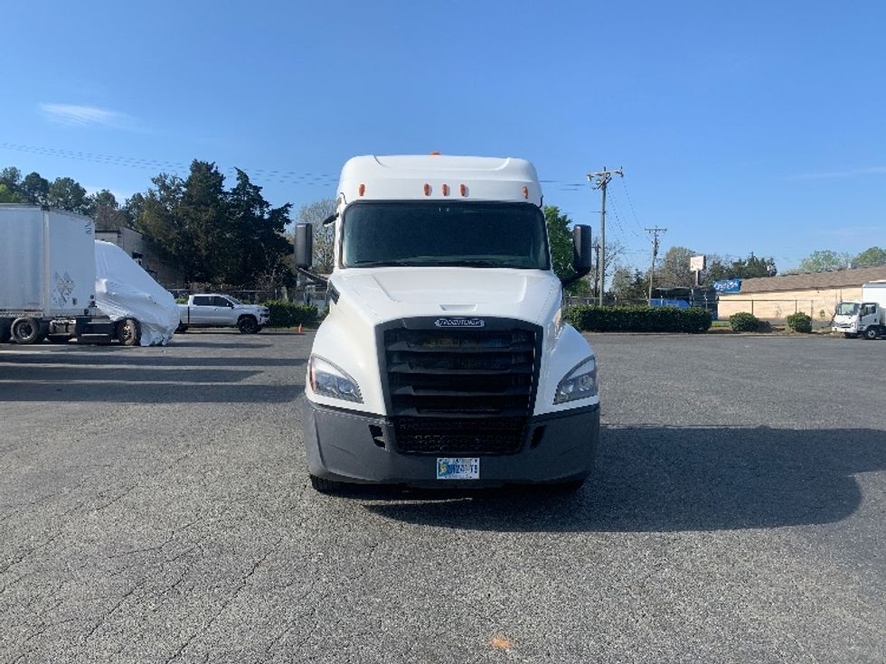 Sleeper Tractor-Heavy Duty Tractors-Freightliner-2020-T12664ST-Charlotte-NC-364,747\n\t\tmiles-$ 61,750 - Image 2