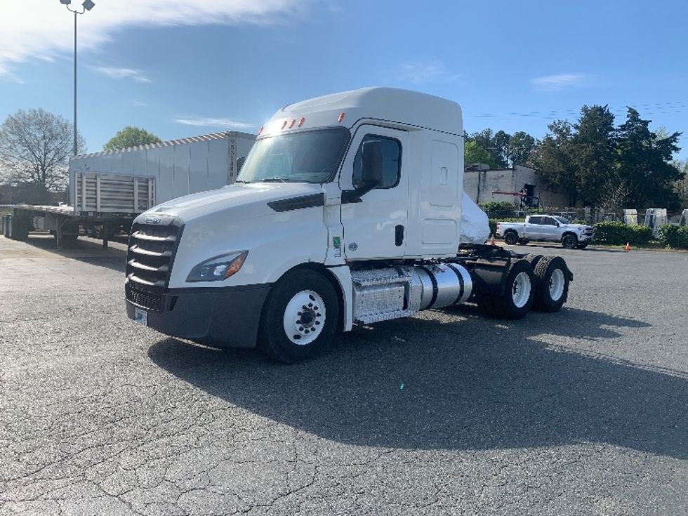 Sleeper Tractor-Heavy Duty Tractors-Freightliner-2020-T12664ST-Charlotte-NC-364,747\n\t\tmiles-$ 61,750 - Image 3