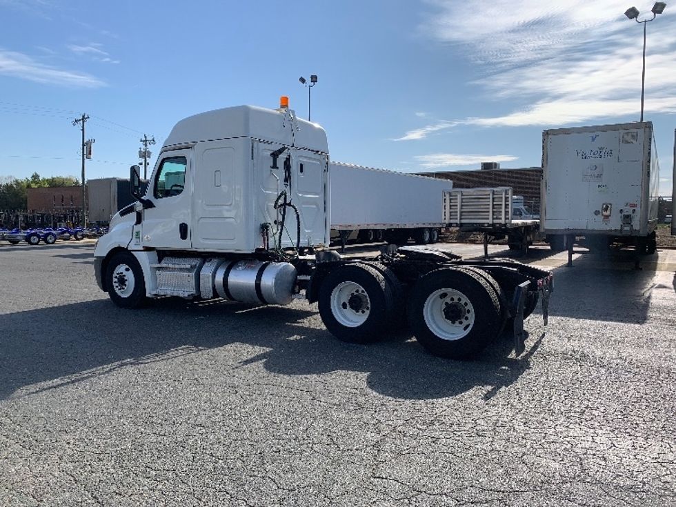 Sleeper Tractor-Heavy Duty Tractors-Freightliner-2020-T12664ST-Charlotte-NC-364,747\n\t\tmiles-$ 61,750 - Image 5