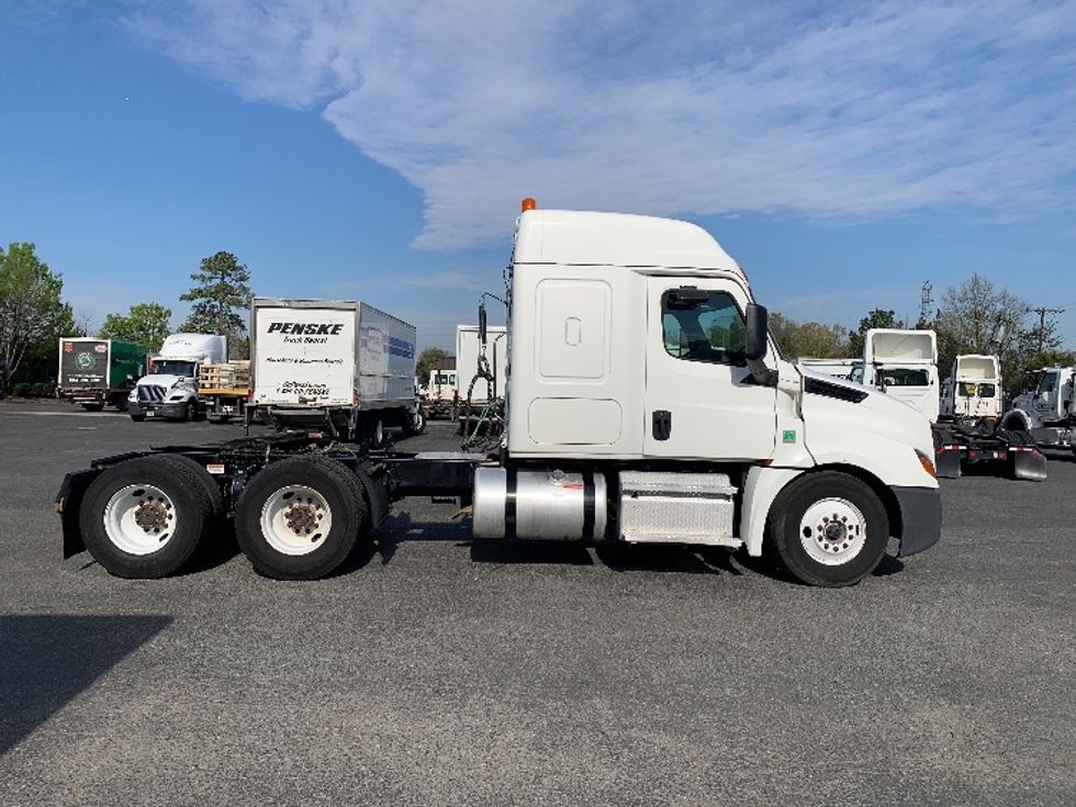 Sleeper Tractor-Heavy Duty Tractors-Freightliner-2020-T12664ST-Charlotte-NC-364,747\n\t\tmiles-$ 61,750 - Image 8