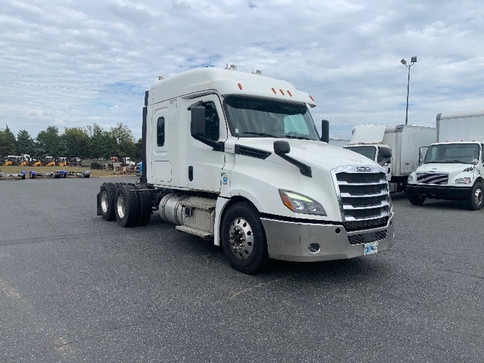 Sleeper Tractor-Heavy Duty Tractors-Freightliner-2020-T12664ST-Charlotte-NC-440,190\n\t\tmiles-$ 68,250 - Image 1