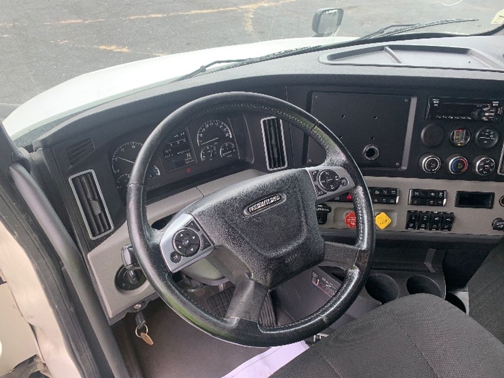 Sleeper Tractor-Heavy Duty Tractors-Freightliner-2020-T12664ST-Charlotte-NC-440,190\n\t\tmiles-$ 68,250 - Image 10