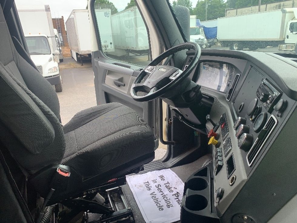 Sleeper Tractor-Heavy Duty Tractors-Freightliner-2020-T12664ST-Charlotte-NC-440,190\n\t\tmiles-$ 68,250 - Image 15