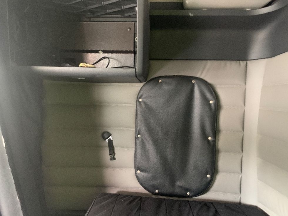 Sleeper Tractor-Heavy Duty Tractors-Freightliner-2020-T12664ST-Charlotte-NC-440,190\n\t\tmiles-$ 68,250 - Image 19