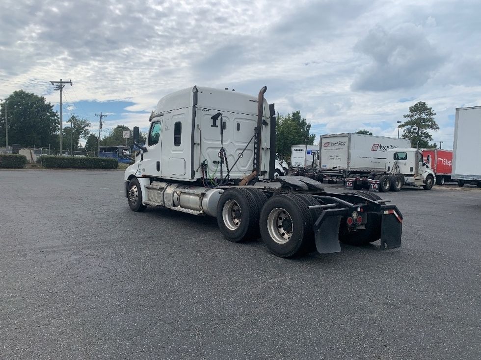 Sleeper Tractor-Heavy Duty Tractors-Freightliner-2020-T12664ST-Charlotte-NC-440,190\n\t\tmiles-$ 68,250 - Image 5