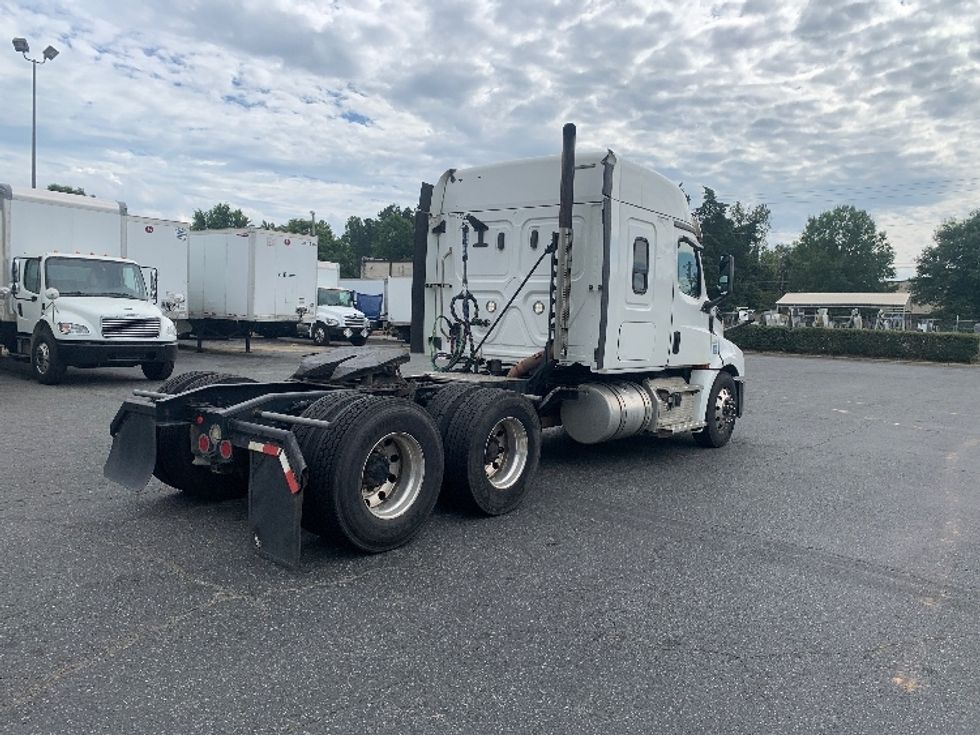 Sleeper Tractor-Heavy Duty Tractors-Freightliner-2020-T12664ST-Charlotte-NC-440,190\n\t\tmiles-$ 68,250 - Image 7